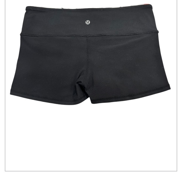 Lululemon🍋Black Bike Shorts With Foldover Flap Size 8/ 2.5” Inseam - Picture 3 of 4